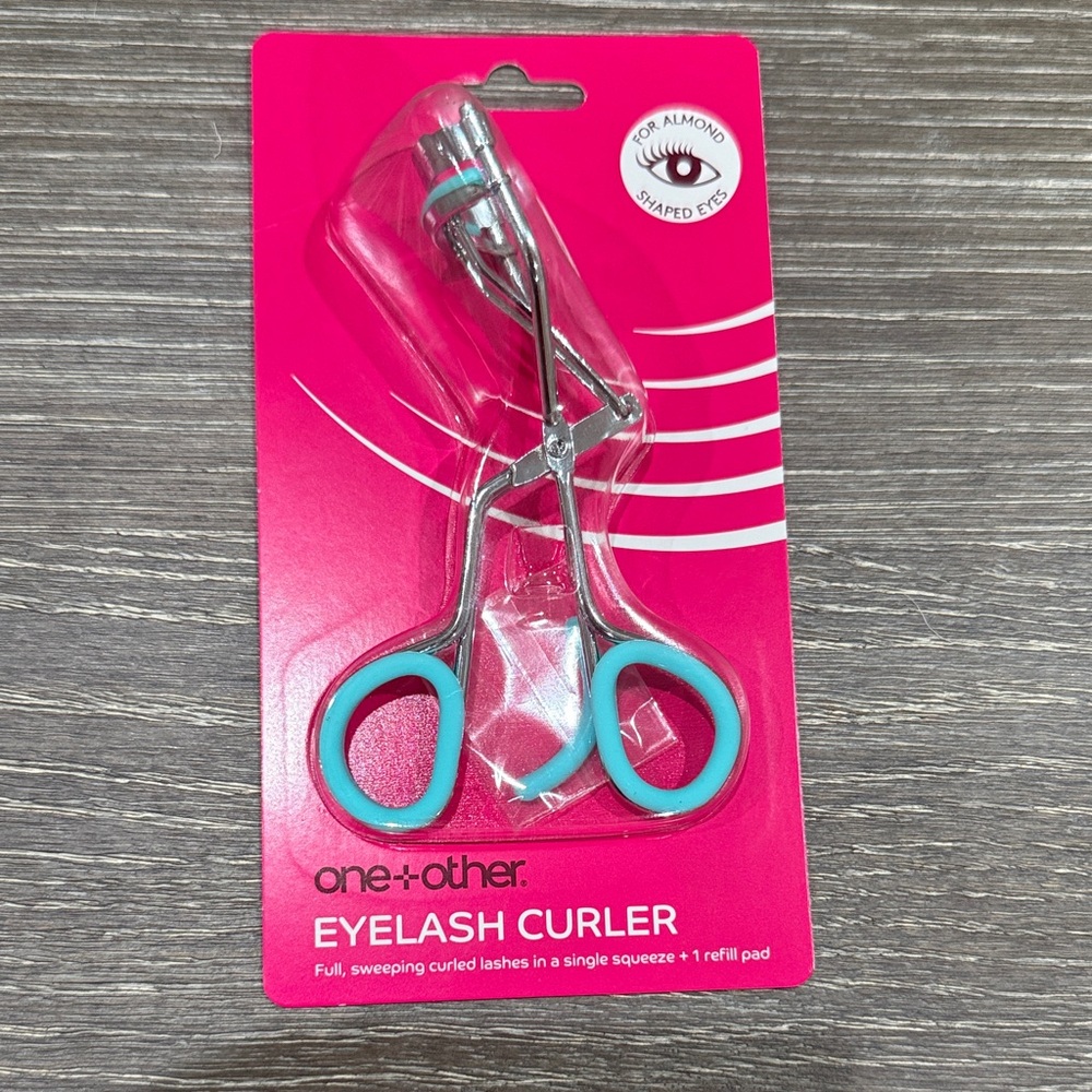 NWT One+Other Eyelash Curler with Blue Handles